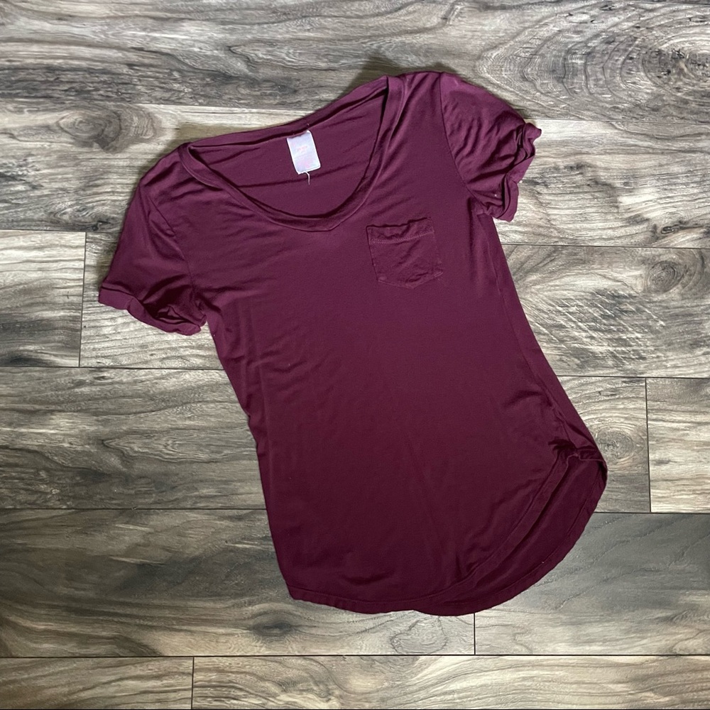🎈 Burgundy shirt with a front pocket